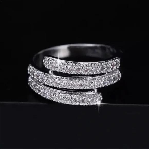 925 STERLING SILVER RING, CUTE RING, SHINY RING. - Picture 4 of 5